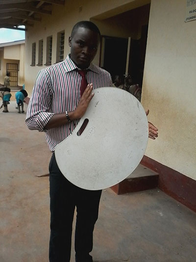 Social entrepreneur Collins Nyamadzawo with his lap desk prototype