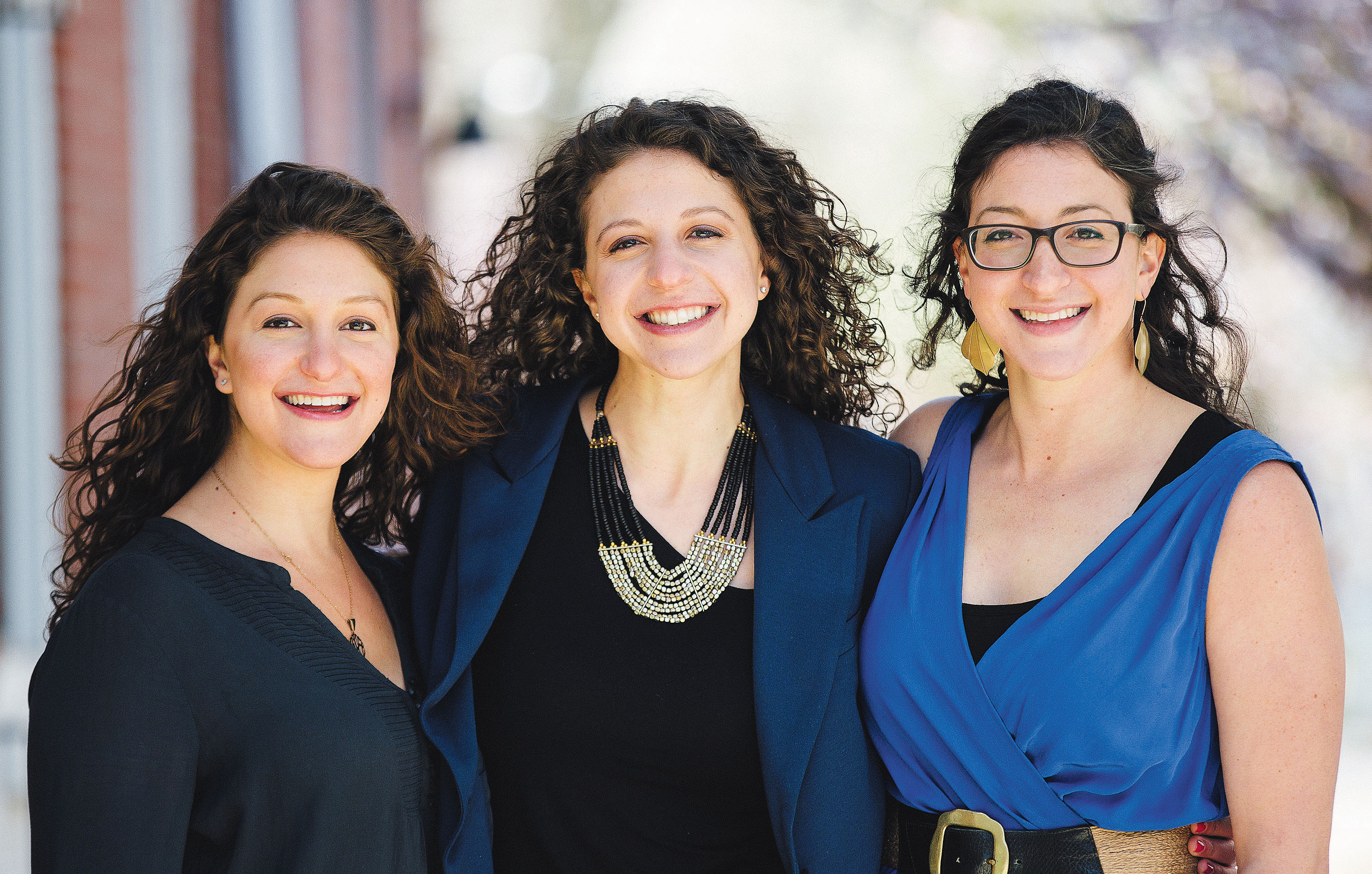 Shelby-Zitelman-W07-center-with-sisters-Jackie-and-Amy.jpg
